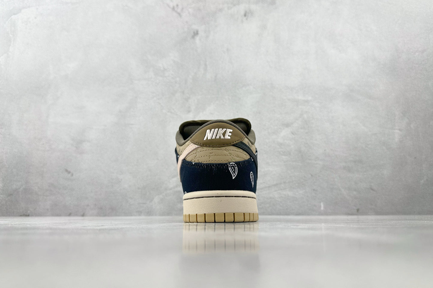NIKE x Travis Scott SB Low Dunk