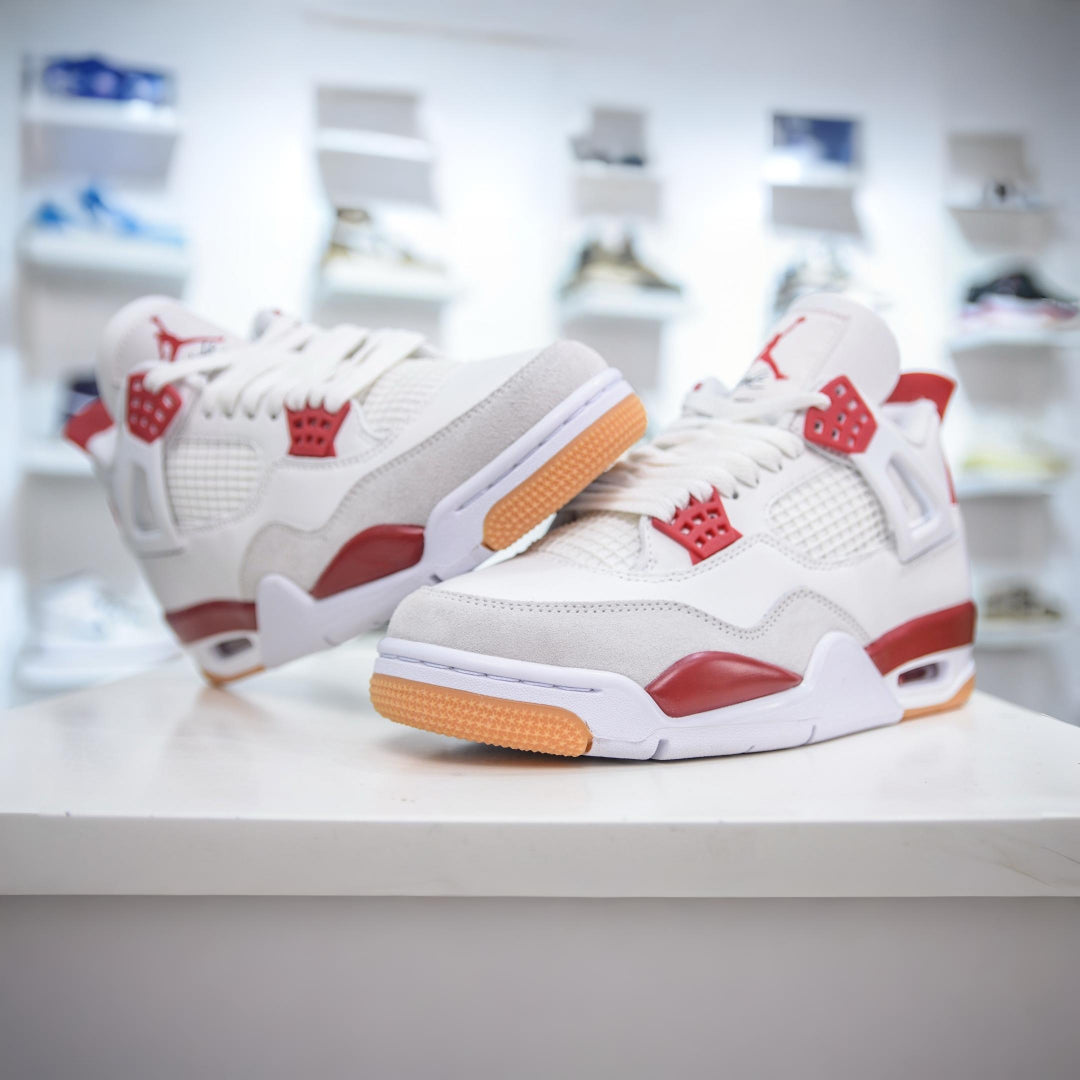 NIKE x Travis Scott Air Jordan 4 Retro