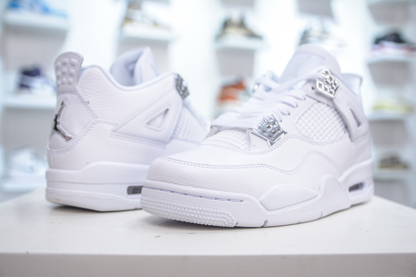 NIKE Air Jordan 4 Retro