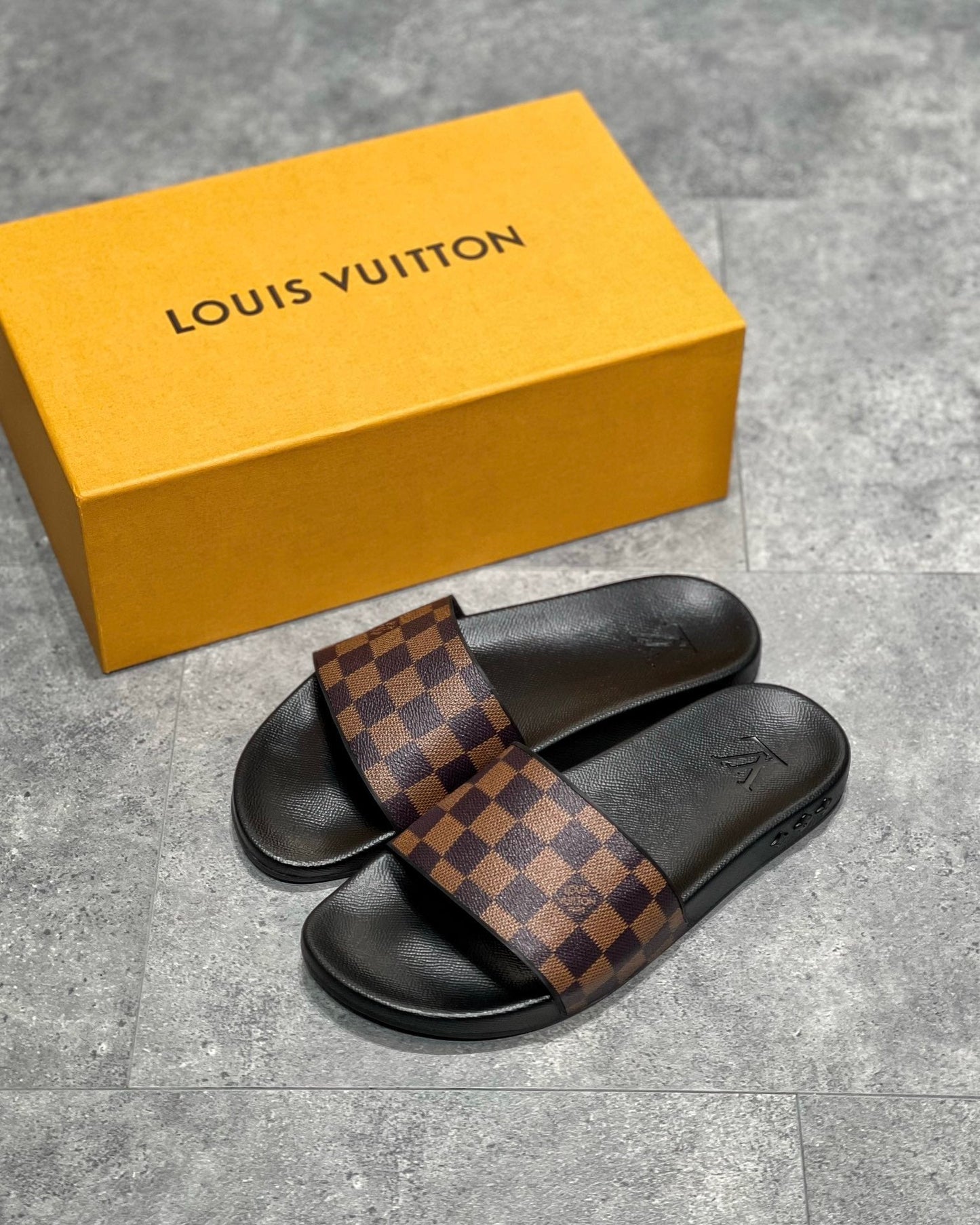 Louis Vuitton Slides Checkered